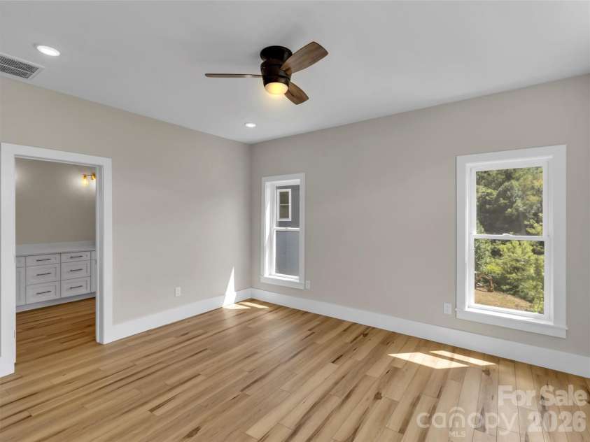 201 Kadire Drive, Waynesville, NC 28785.  MLS# CAR4420299, YatesRealty ID 49084. 