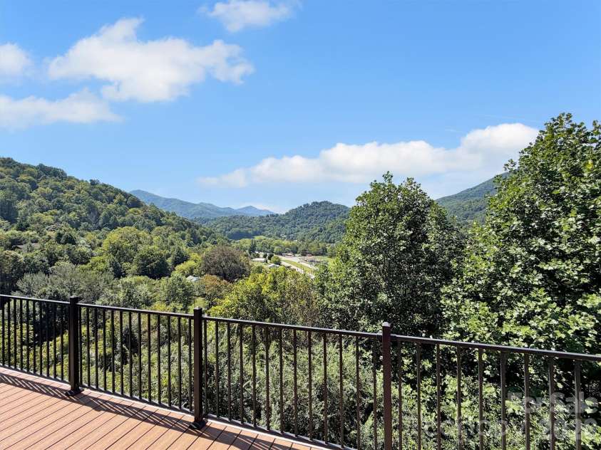 201 Kadire Drive, Waynesville, NC 28785.  MLS# CAR4420299, YatesRealty ID 49084. 