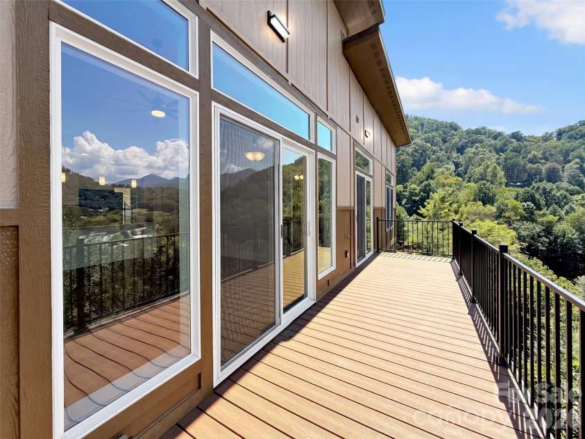 201 Kadire Drive, Waynesville, NC 28785.  MLS# CAR4420299, YatesRealty ID 49084. 