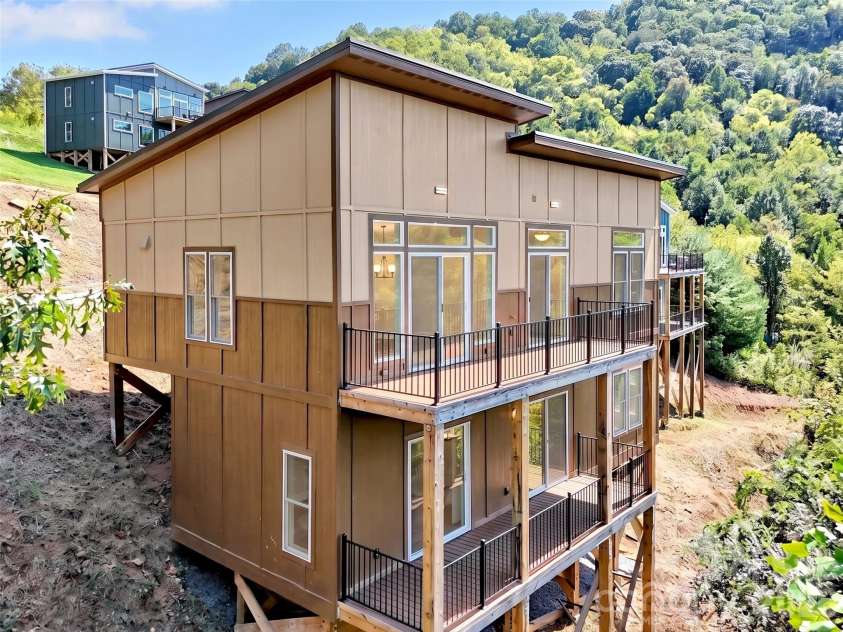 201 Kadire Drive, Waynesville, NC 28785.  MLS# CAR4420299, YatesRealty ID 49084. 