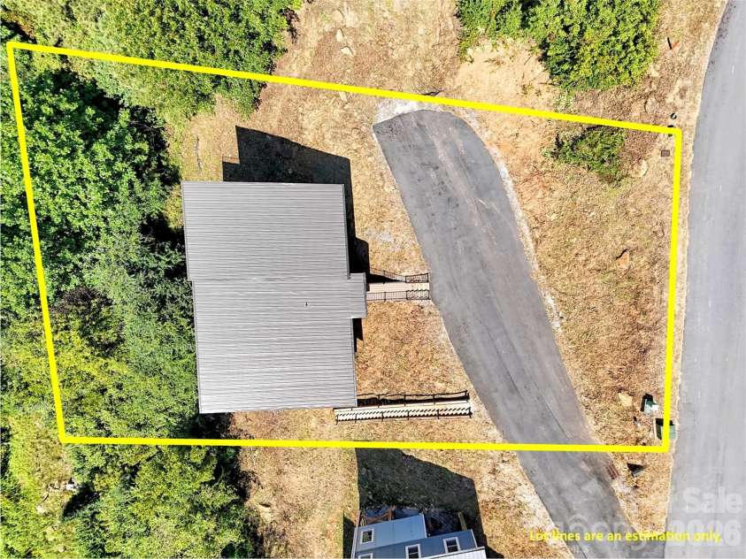 201 Kadire Drive, Waynesville, NC 28785.  MLS# CAR4420299, YatesRealty ID 49084. 