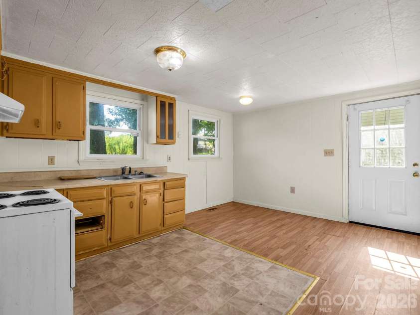 254 Old Castle Lane, Forest City, NC 28043.  MLS# CAR4422039, YatesRealty ID 49086. 