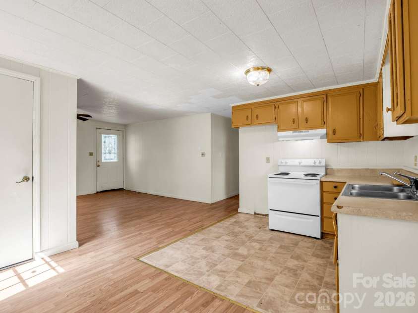 254 Old Castle Lane, Forest City, NC 28043.  MLS# CAR4422039, YatesRealty ID 49086. 