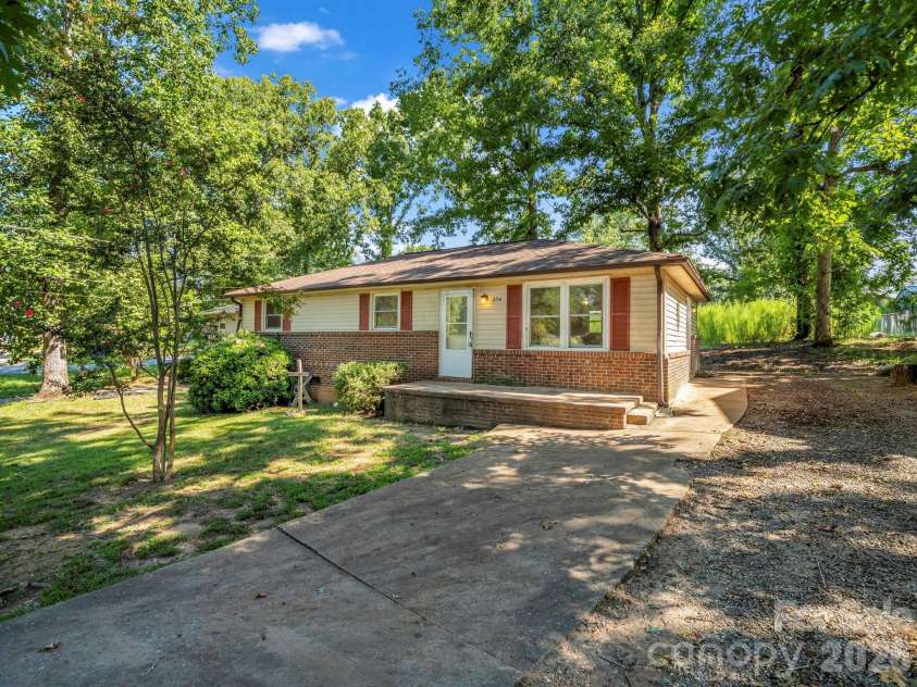 254 Old Castle Lane, Forest City, NC 28043.  MLS# CAR4422039, YatesRealty ID 49086. Front