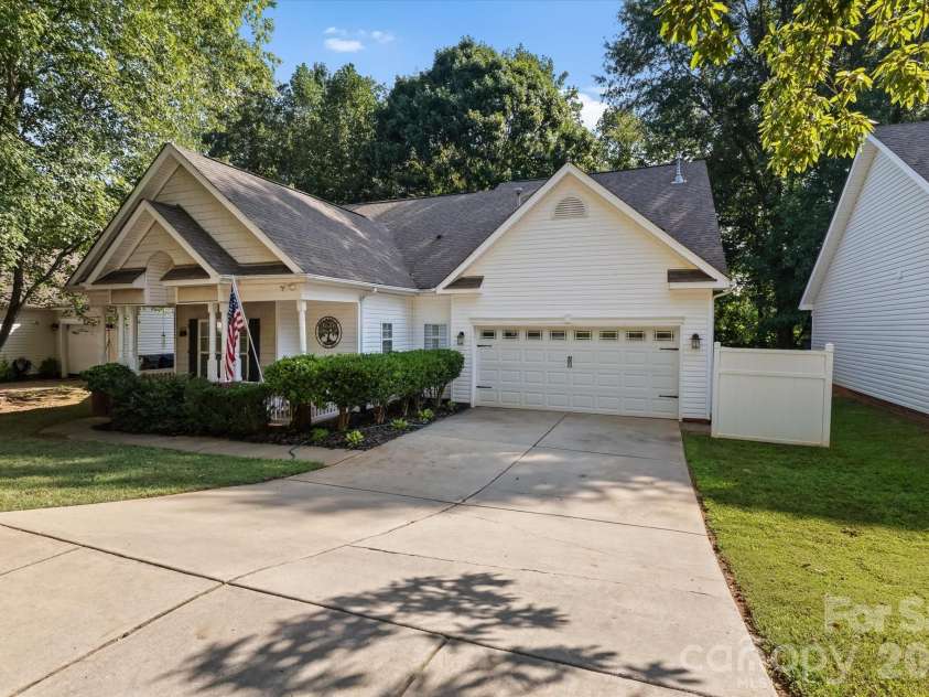 13502 Glencreek Lane, Huntersville, NC 28078.  MLS# CAR4422047, YatesRealty ID 49088. 