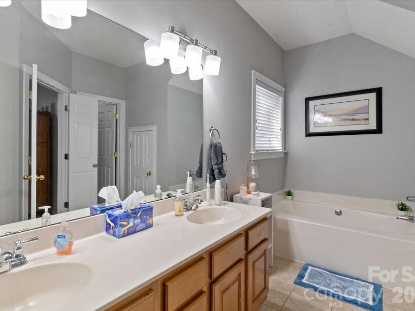 13502 Glencreek Lane, Huntersville, NC 28078.  MLS# CAR4422047, YatesRealty ID 49088. 