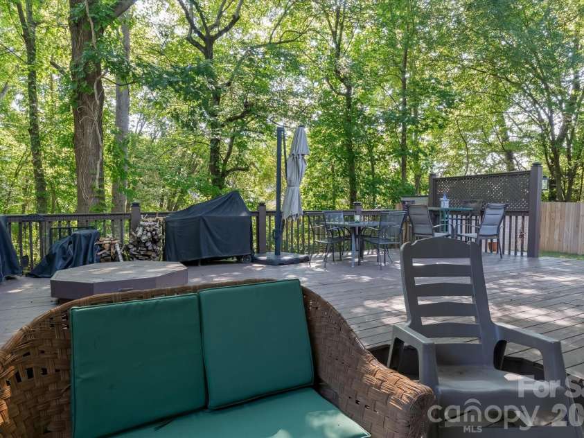 13502 Glencreek Lane, Huntersville, NC 28078.  MLS# CAR4422047, YatesRealty ID 49088. 
