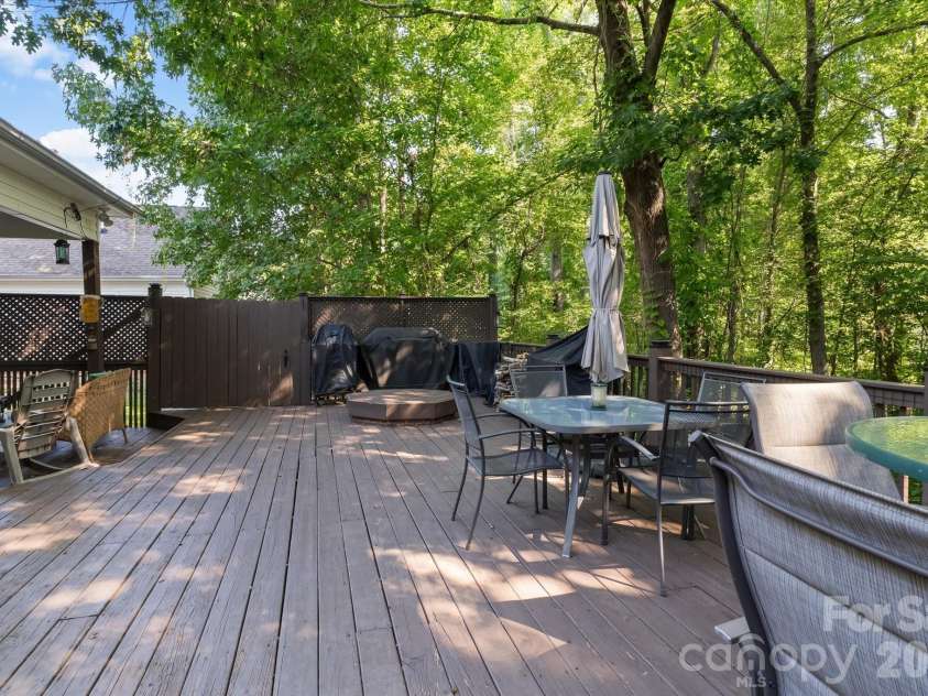 13502 Glencreek Lane, Huntersville, NC 28078.  MLS# CAR4422047, YatesRealty ID 49088. 