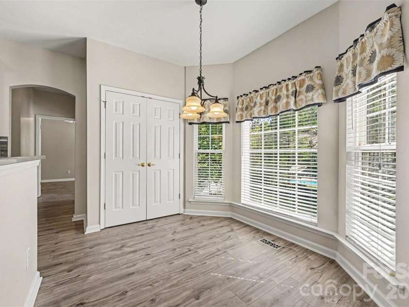3118 Hadden Hall Boulevard, Fort Mill, SC 29715.  MLS# CAR4420976, YatesRealty ID 49089. Eat in Kitchen