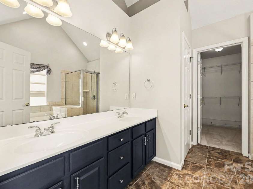 3118 Hadden Hall Boulevard, Fort Mill, SC 29715.  MLS# CAR4420976, YatesRealty ID 49089. Primary Bath