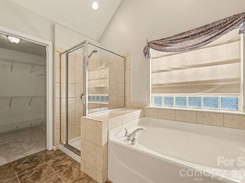 3118 Hadden Hall Boulevard, Fort Mill, SC 29715.  MLS# CAR4420976, YatesRealty ID 49089. Primary Bath