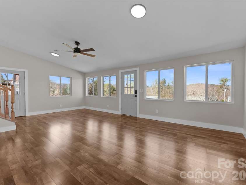 88 Skyview Terrace, Asheville, NC 28806.  MLS# CAR4356521, YatesRealty ID 4909. 