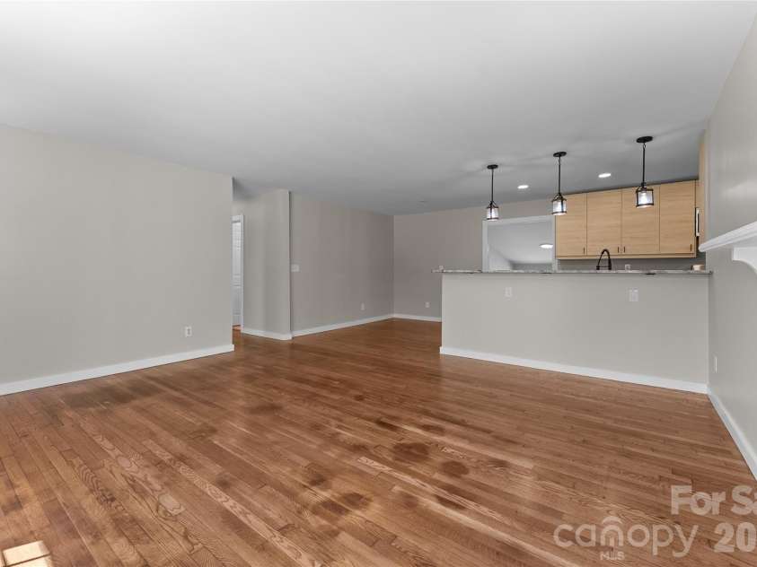 88 Skyview Terrace, Asheville, NC 28806.  MLS# CAR4356521, YatesRealty ID 4909. 