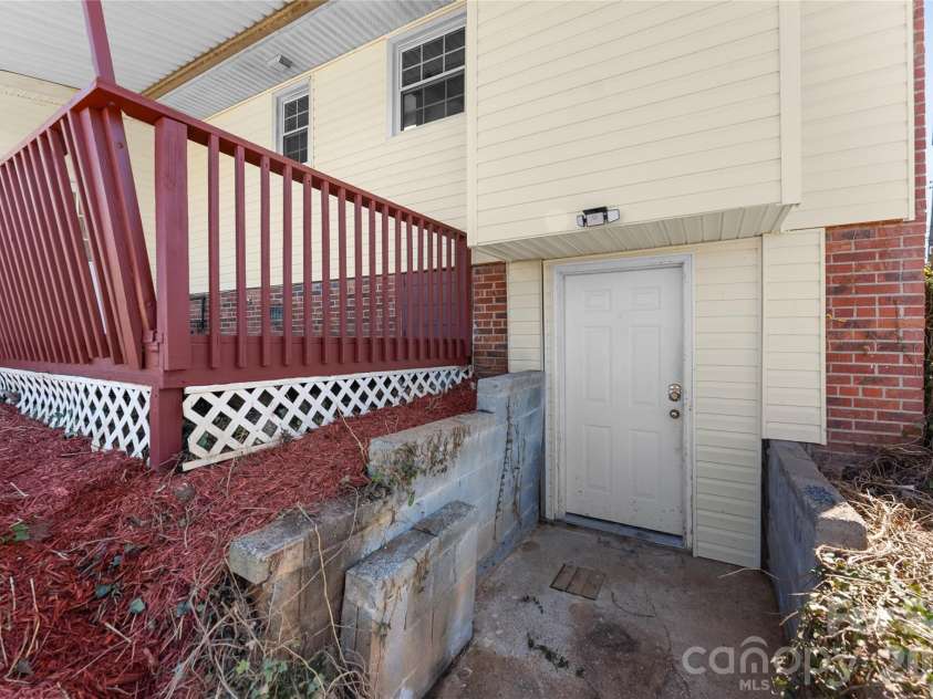 88 Skyview Terrace, Asheville, NC 28806.  MLS# CAR4356521, YatesRealty ID 4909. 