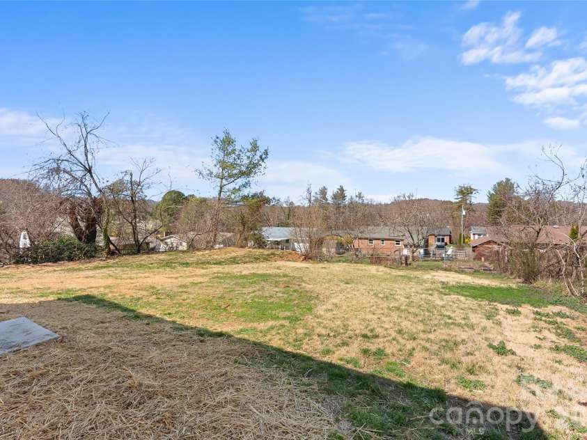 88 Skyview Terrace, Asheville, NC 28806.  MLS# CAR4356521, YatesRealty ID 4909. 
