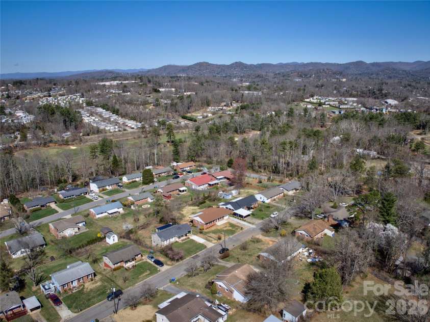 88 Skyview Terrace, Asheville, NC 28806.  MLS# CAR4356521, YatesRealty ID 4909. 