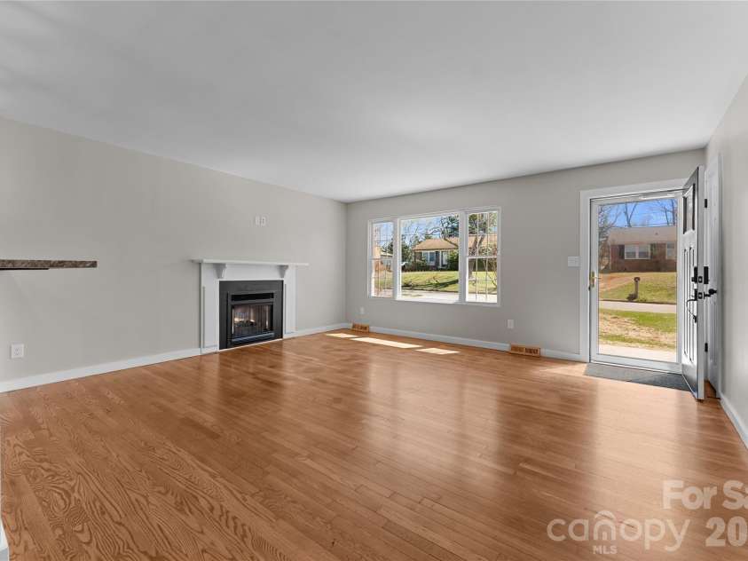 88 Skyview Terrace, Asheville, NC 28806.  MLS# CAR4397034, YatesRealty ID 4909. 