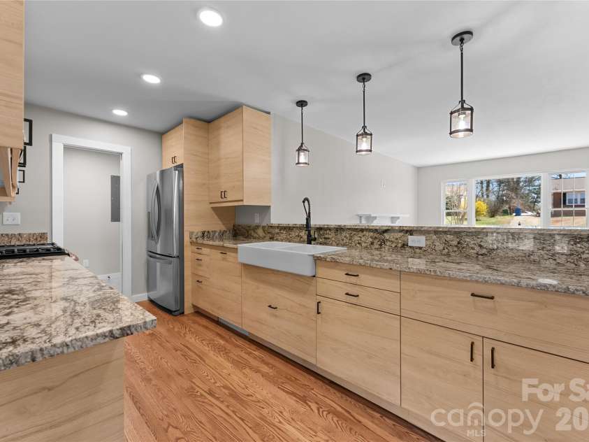 88 Skyview Terrace, Asheville, NC 28806.  MLS# CAR4397034, YatesRealty ID 4909. 