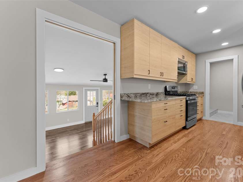 88 Skyview Terrace, Asheville, NC 28806.  MLS# CAR4397034, YatesRealty ID 4909. 