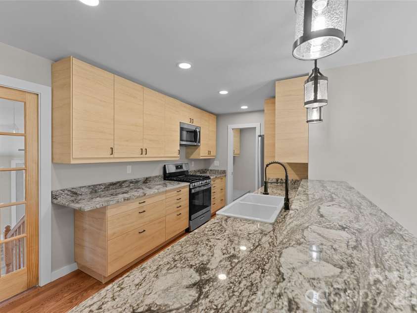 88 Skyview Terrace, Asheville, NC 28806.  MLS# CAR4397034, YatesRealty ID 4909. 