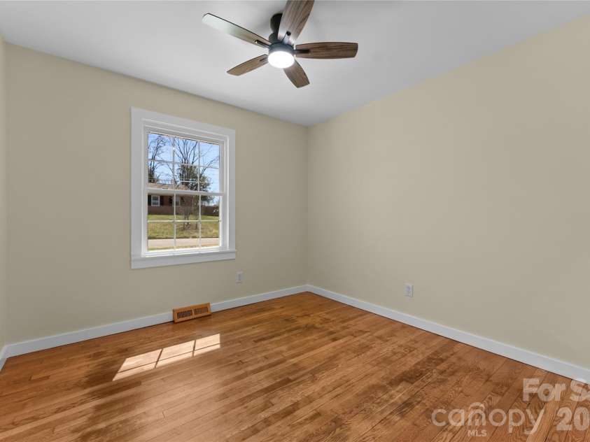 88 Skyview Terrace, Asheville, NC 28806.  MLS# CAR4397034, YatesRealty ID 4909. 