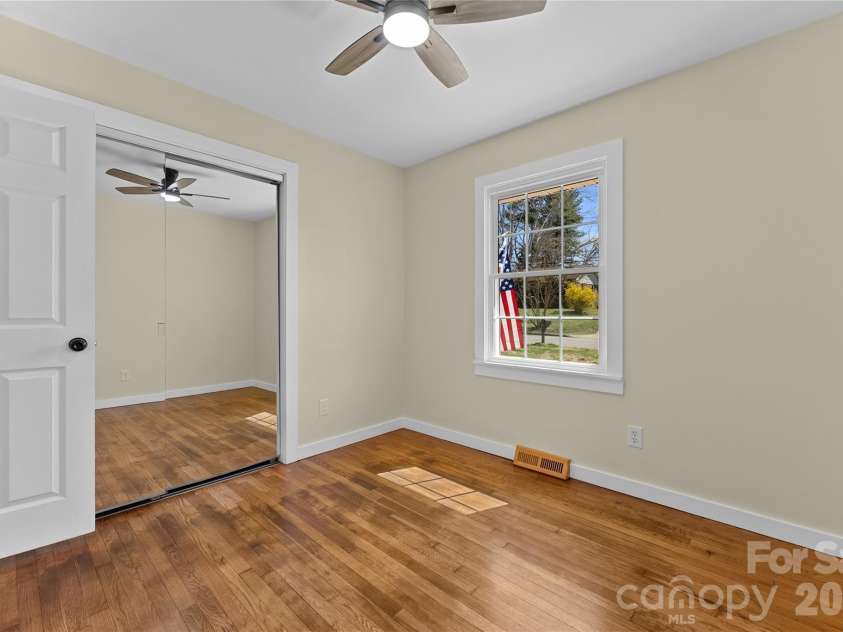88 Skyview Terrace, Asheville, NC 28806.  MLS# CAR4397034, YatesRealty ID 4909. 