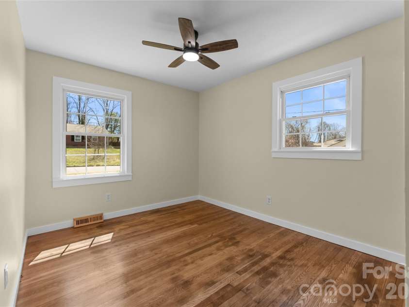 88 Skyview Terrace, Asheville, NC 28806.  MLS# CAR4397034, YatesRealty ID 4909. 