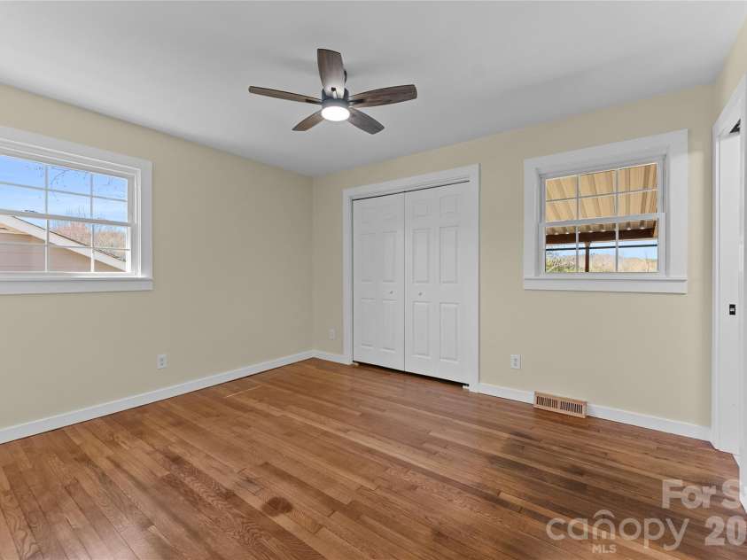 88 Skyview Terrace, Asheville, NC 28806.  MLS# CAR4397034, YatesRealty ID 4909. 