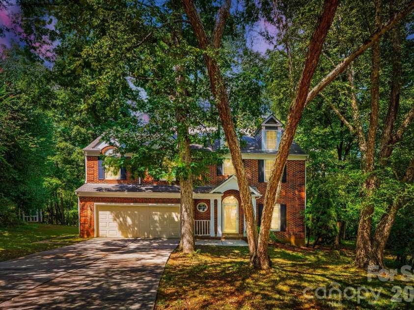 4736 Kirkgard Trail, Charlotte, NC 28269.  MLS# CAR4421731, YatesRealty ID 49090. 