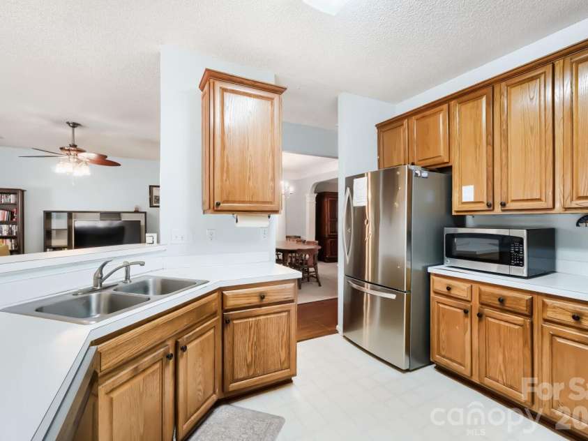 4736 Kirkgard Trail, Charlotte, NC 28269.  MLS# CAR4421731, YatesRealty ID 49090. 