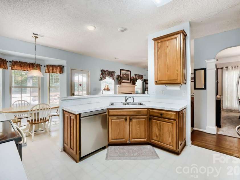 4736 Kirkgard Trail, Charlotte, NC 28269.  MLS# CAR4421731, YatesRealty ID 49090. 
