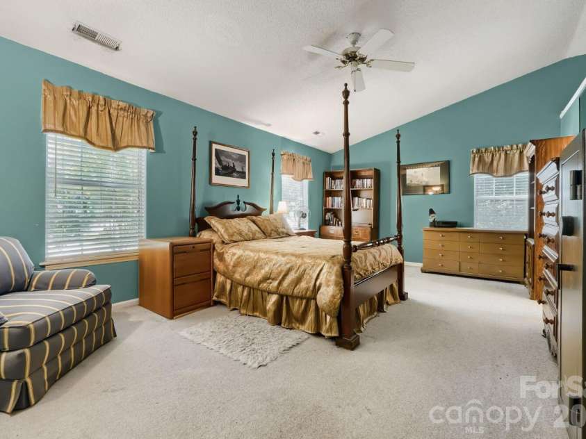 4736 Kirkgard Trail, Charlotte, NC 28269.  MLS# CAR4421731, YatesRealty ID 49090. 
