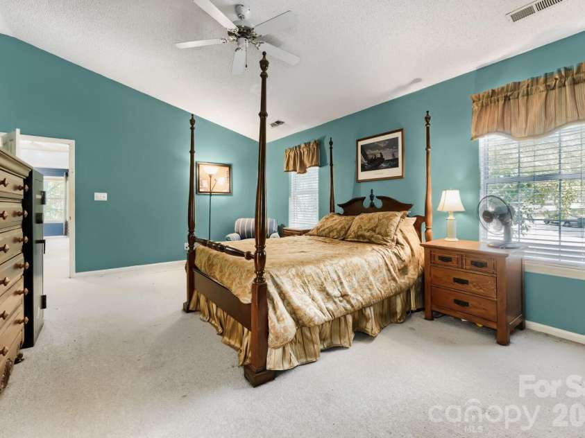 4736 Kirkgard Trail, Charlotte, NC 28269.  MLS# CAR4421731, YatesRealty ID 49090. 