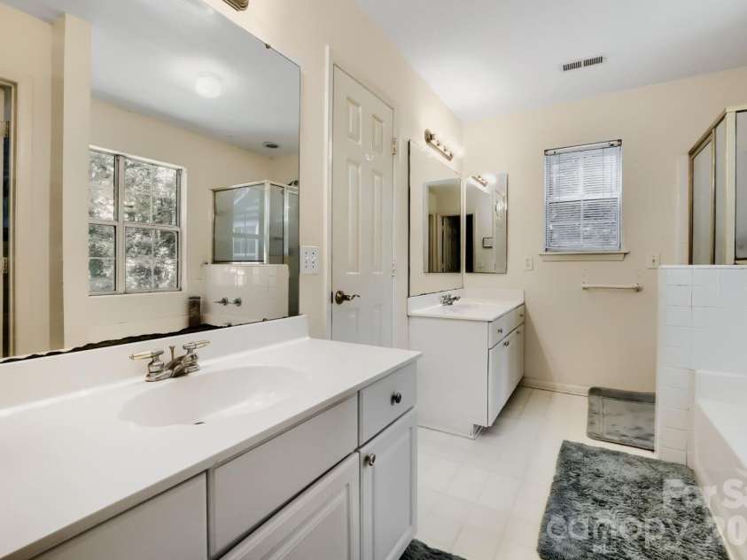 4736 Kirkgard Trail, Charlotte, NC 28269.  MLS# CAR4421731, YatesRealty ID 49090. 