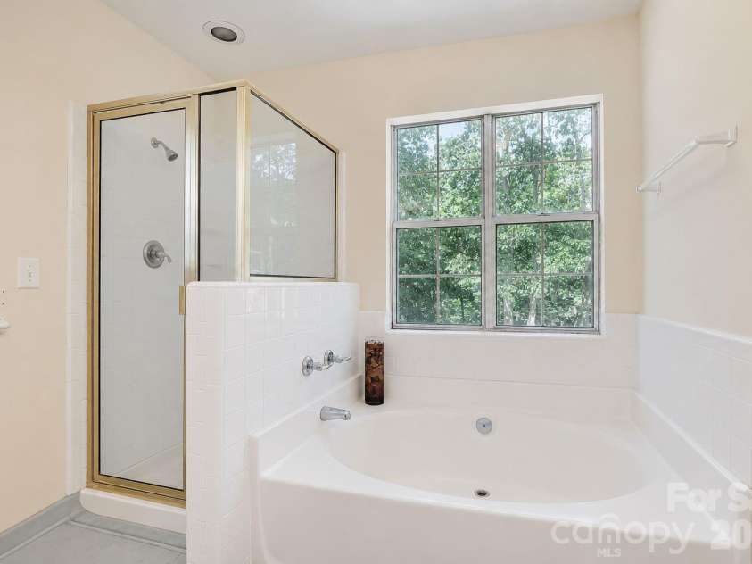 4736 Kirkgard Trail, Charlotte, NC 28269.  MLS# CAR4421731, YatesRealty ID 49090. 