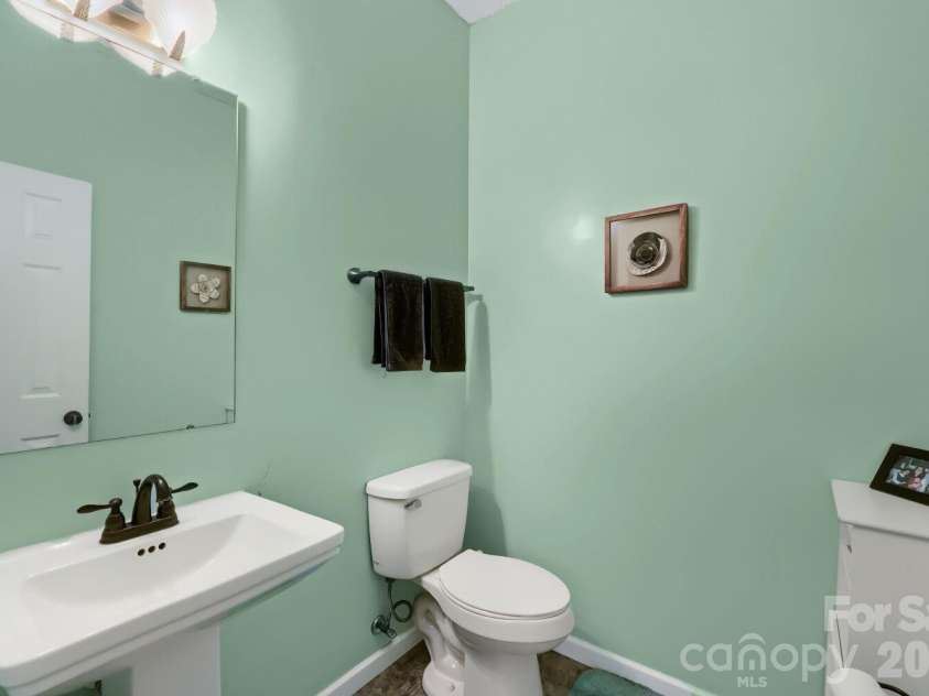 4736 Kirkgard Trail, Charlotte, NC 28269.  MLS# CAR4421731, YatesRealty ID 49090. 