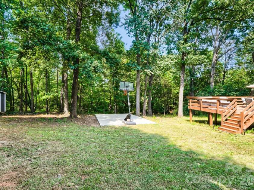 4736 Kirkgard Trail, Charlotte, NC 28269.  MLS# CAR4421731, YatesRealty ID 49090. 