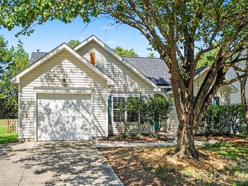 10424 Green Hedge Avenue, Charlotte, NC 28269.  MLS# CAR4421376, YatesRealty ID 49097. Garage with Oversized Driveway