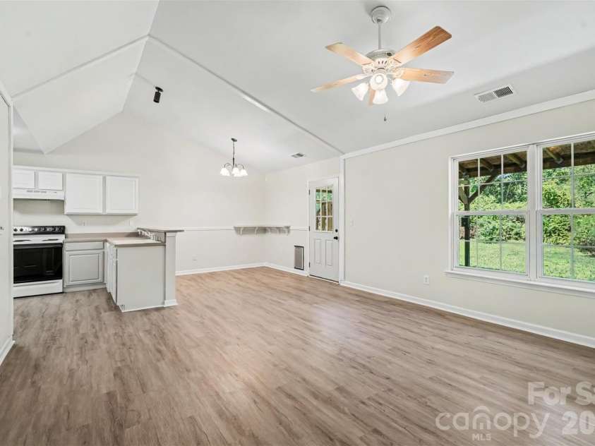 10424 Green Hedge Avenue, Charlotte, NC 28269.  MLS# CAR4421376, YatesRealty ID 49097. Open Floor Plan Private Rear Covered Porch