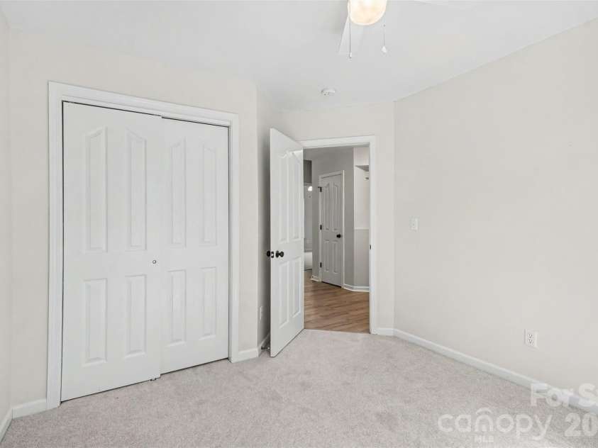10424 Green Hedge Avenue, Charlotte, NC 28269.  MLS# CAR4421376, YatesRealty ID 49097. Primary Bedroom