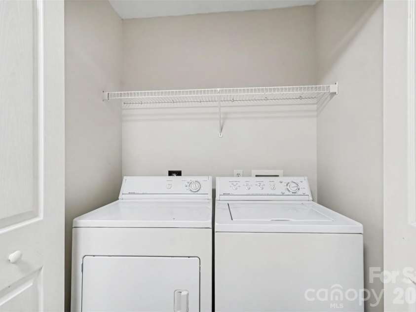 10424 Green Hedge Avenue, Charlotte, NC 28269.  MLS# CAR4421376, YatesRealty ID 49097. W/D to convey