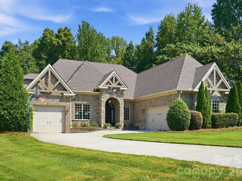 1206 Delaney Drive, Weddington, NC 28104.  MLS# CAR4421166, YatesRealty ID 49098. Welcome!