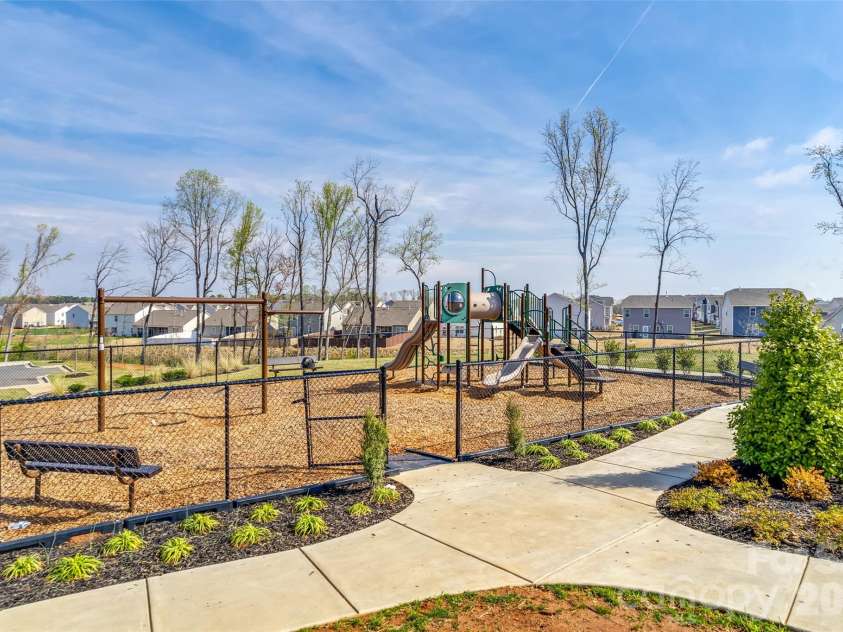 9125 Myrna Drive, Gastonia, NC 28056.  MLS# CAR4421211, YatesRealty ID 49099. 