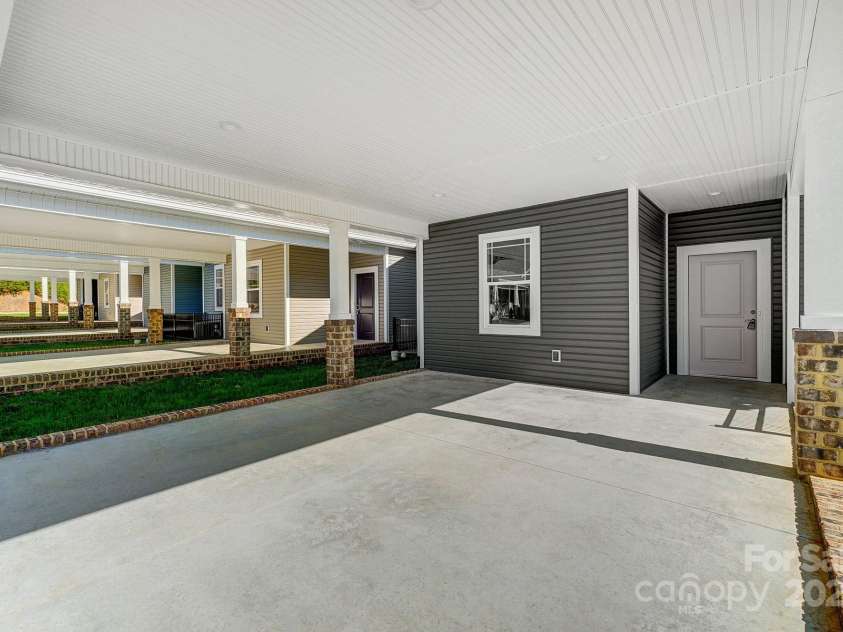 1529 28th Street Place, Hickory, NC 28602.  MLS# CAR4168332, YatesRealty ID 491. 