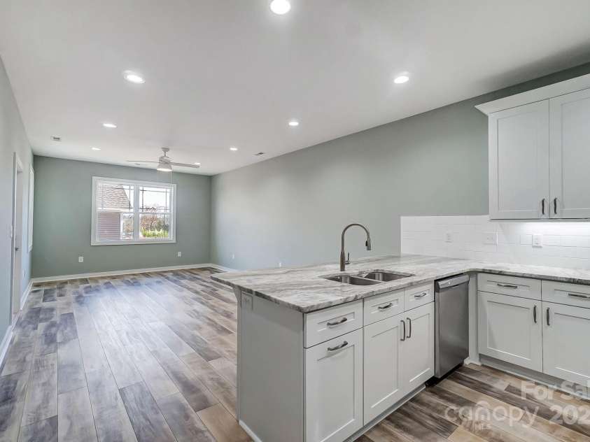 1529 28th Street Place, Hickory, NC 28602.  MLS# CAR4168332, YatesRealty ID 491. 