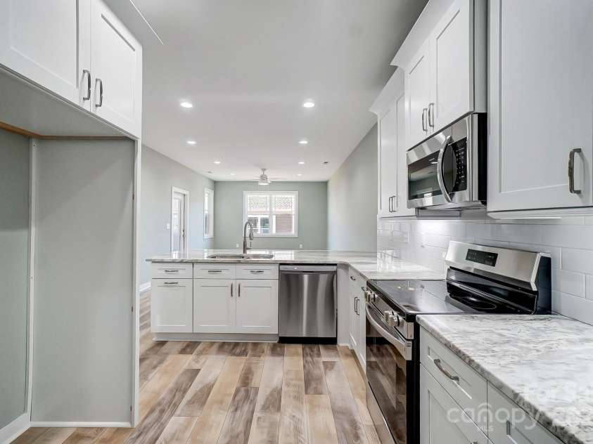 1529 28th Street Place, Hickory, NC 28602.  MLS# CAR4168332, YatesRealty ID 491. 