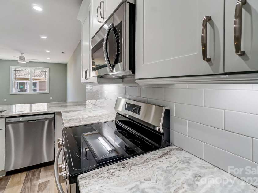 1529 28th Street Place, Hickory, NC 28602.  MLS# CAR4168332, YatesRealty ID 491. 