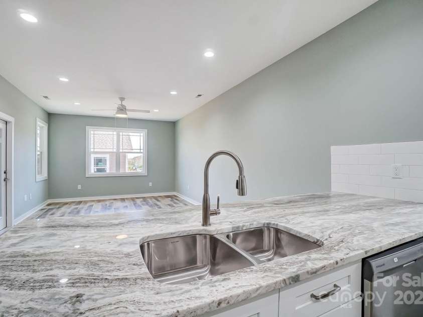 1529 28th Street Place, Hickory, NC 28602.  MLS# CAR4168332, YatesRealty ID 491. 