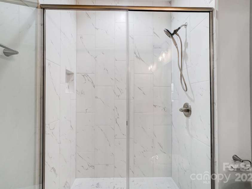 1529 28th Street Place, Hickory, NC 28602.  MLS# CAR4168332, YatesRealty ID 491. 