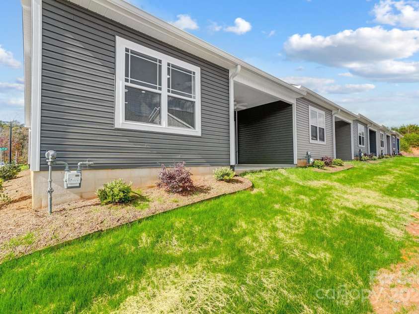 1529 28th Street Place, Hickory, NC 28602.  MLS# CAR4168332, YatesRealty ID 491. 